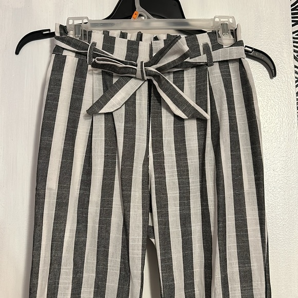 Grey and white lightweight linen pants - Picture 2 of 3